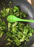Immagine del passaggio 3 della ricetta Carbonara con broccoli