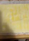 Immagine del passaggio 1 della ricetta Grissini di pasta sfoglia ripieni di prosciutto e formaggi vari.