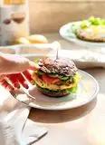 Immagine del passaggio 3 della ricetta Veg Burger Portobello allo zafferano