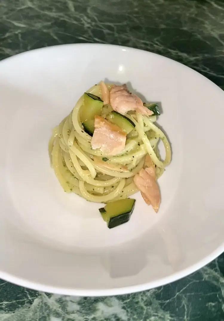 Ricetta Spaghetti con crema di zucchine e salmone  di Alessia_s