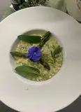 Immagine del passaggio 8 della ricetta Risotto con asparagi, salvia e fiori di rosmarino!