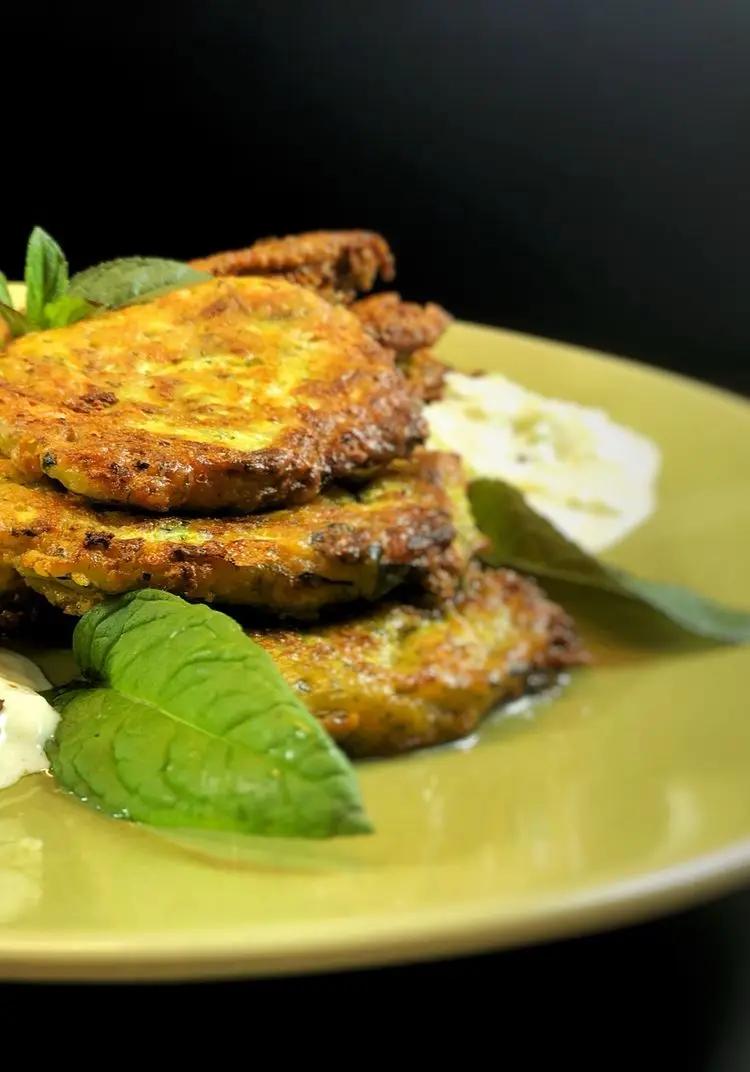 Ricetta Kolokithokeftedes - Frittelle di Zucchine e Formaggio Feta di renacooking