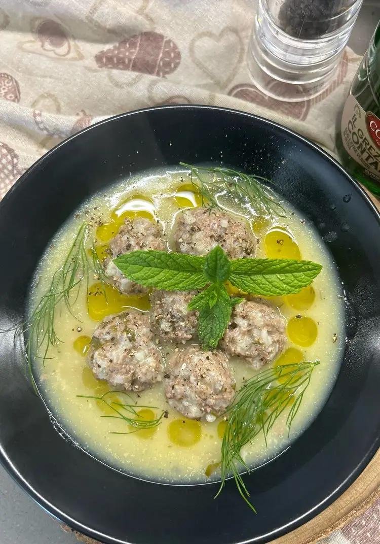 Ricetta Giouvarlakia - Polpette di carne macinata, riso ed erbe aromatiche in salsa Avgolemono di renacooking