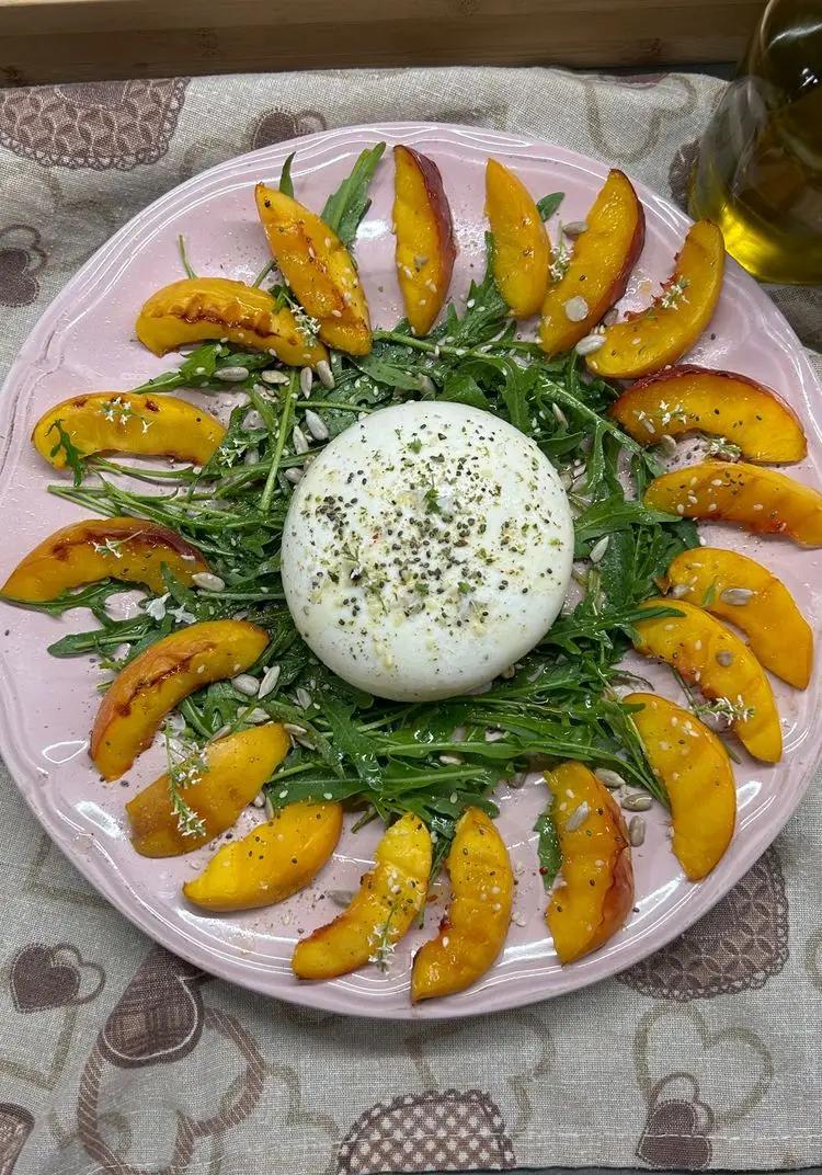 Ricetta Insalata Estiva con Rucola, Pesche Grigliate e Burrata di renacooking