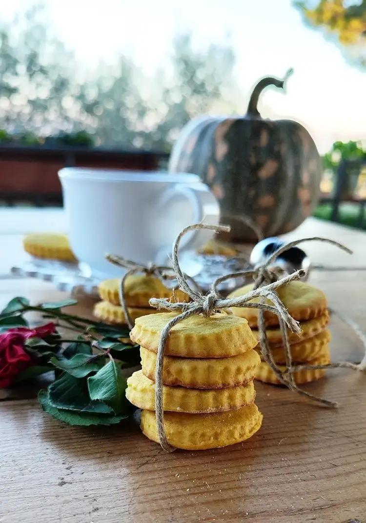 Ricetta BISCOTTI CON FROLLA ALLA ZUCCA di sonia_gentile