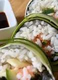 Immagine del passaggio 9 della ricetta Sushi rolls di salmone e zucchine