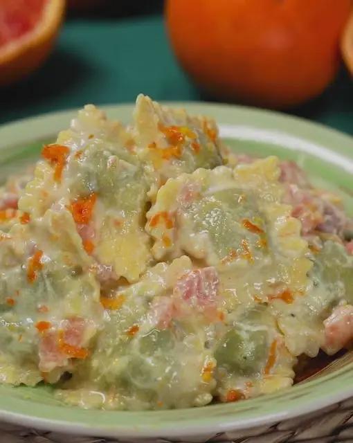 Ricetta Ravioli ricotta e spinaci con salmone affumicato, arancia e robiola di PAF