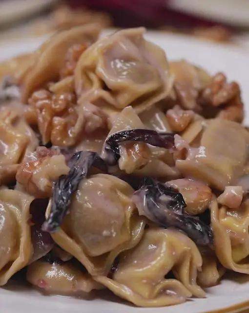 Ricetta Tortellini alla carne con gorgonzola, radicchio e noci di PAF