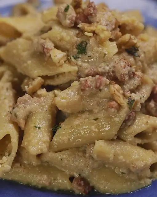 Ricetta Pennoni rigati con crema di noci e pancetta di altacucina