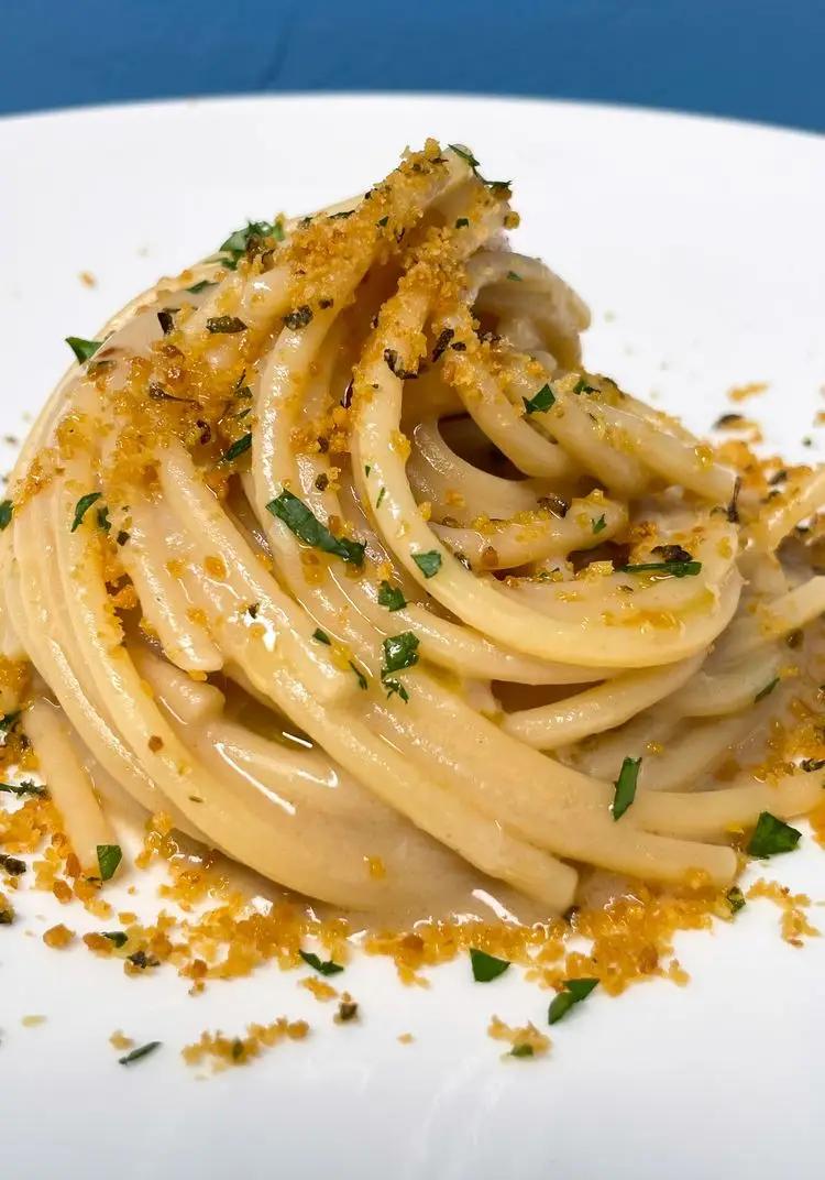 Ricetta Spaghettone XXL burro e alici con taralli croccanti al prezzemolo di pastagarofalo