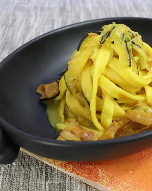 Ricetta Fettuccine prosciutto zucchine e zafferano di _animaincucina_