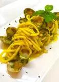 Immagine del passaggio 4 della ricetta Spaghetti vongole zafferano e pinoli