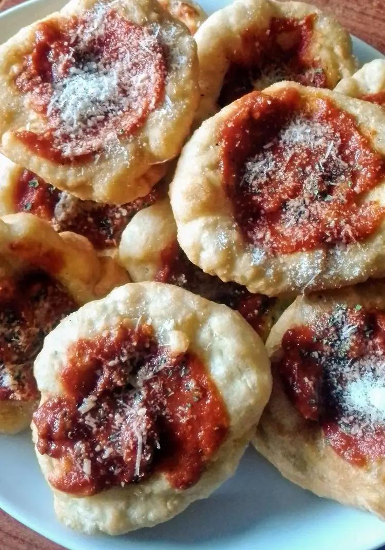 Ricetta Pizzelle fritte con ragù di pomodoro avanzato della domenica di katiacusano3