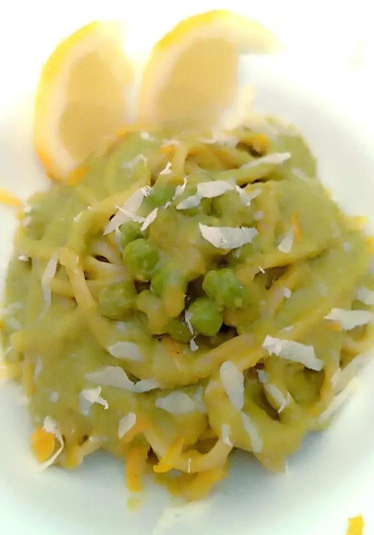 Ricetta Linguine con crema di piselli limone e formaggio pecorino. di nunziamarzocco