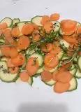 Immagine del passaggio 3 della ricetta Orata al cartoccio con zucchine e carote 🥕
