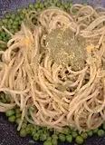 Immagine del passaggio 5 della ricetta Spaghetti con pesto alla menta e piselli.