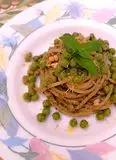 Immagine del passaggio 6 della ricetta Spaghetti con pesto alla menta e piselli.