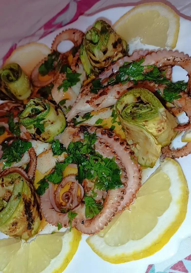 Ricetta Polpo arrostito con contorno di zucchine. di nunziamarzocco