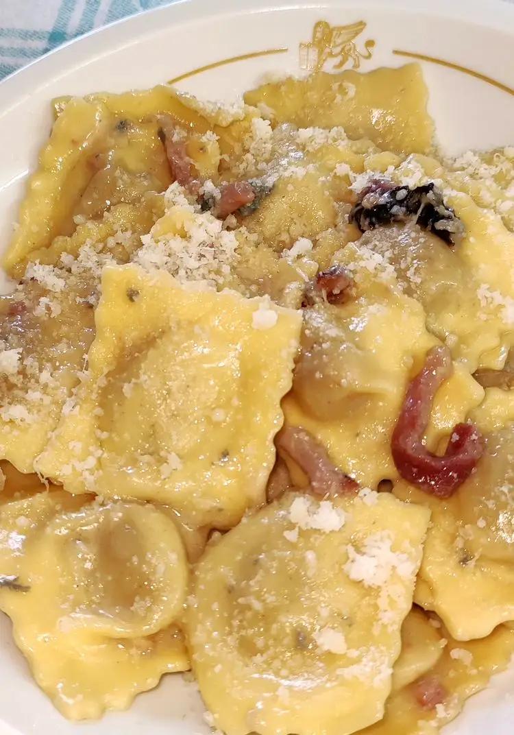 Ricetta Ravioli di porcini in salsa di burro con speck e gorgonzola. di ilninotto