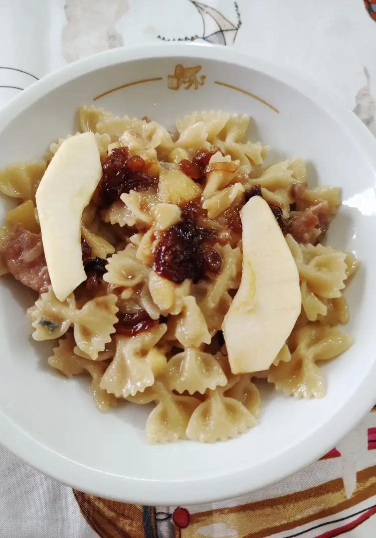 Ricetta Farfalle con gorgonzola, mele e cipolle caramellate di ilninotto