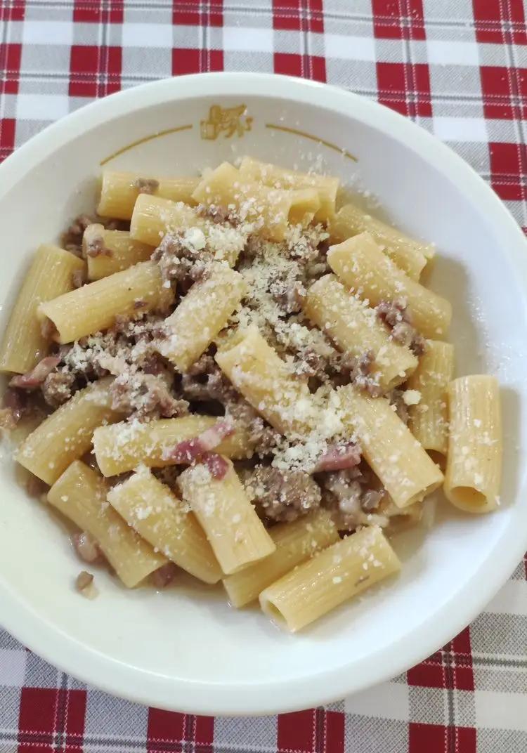 Ricetta Rigatoni al ragu' bianco e crema di pecorino di ilninotto