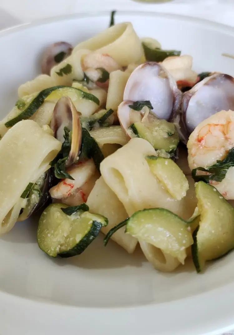 Ricetta Calamarata con vongole zucchine e gamberi di ilninotto