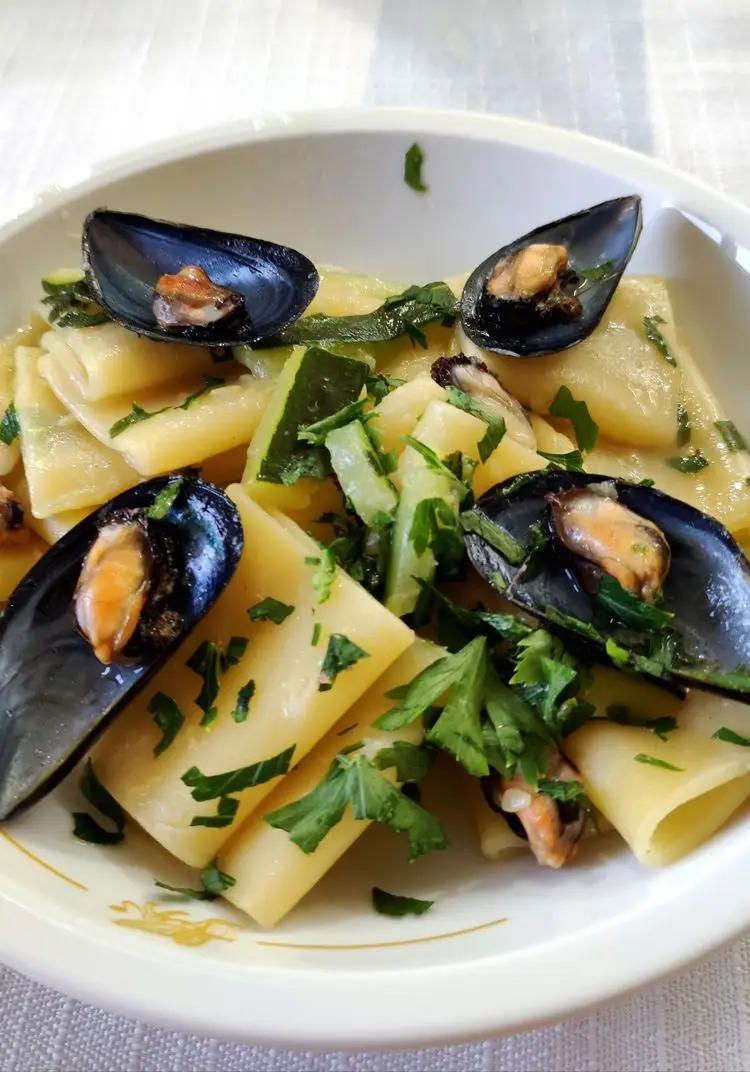 Ricetta Paccheri zucchine e cozze. di ilninotto