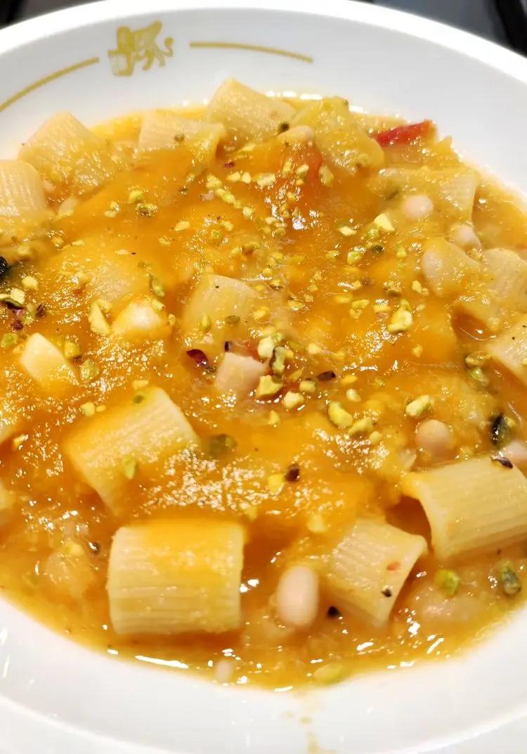 Ricetta Minestra con crema di zucca fagioli e pistacchi di ilninotto