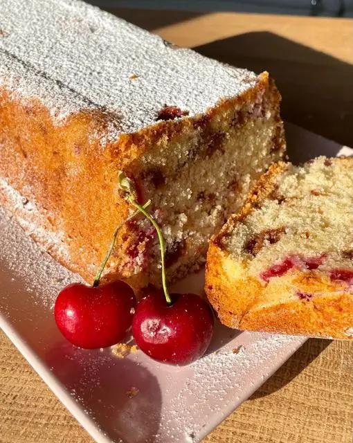 Ricetta Plumcake amaretti e ciliegie di irenepeluso.pastry