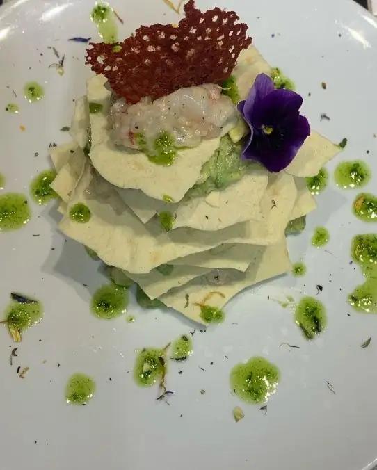 Ricetta Millefoglie di pane carasau con tartar di gambero ,mela croccante e avocado di mirkotedescochef