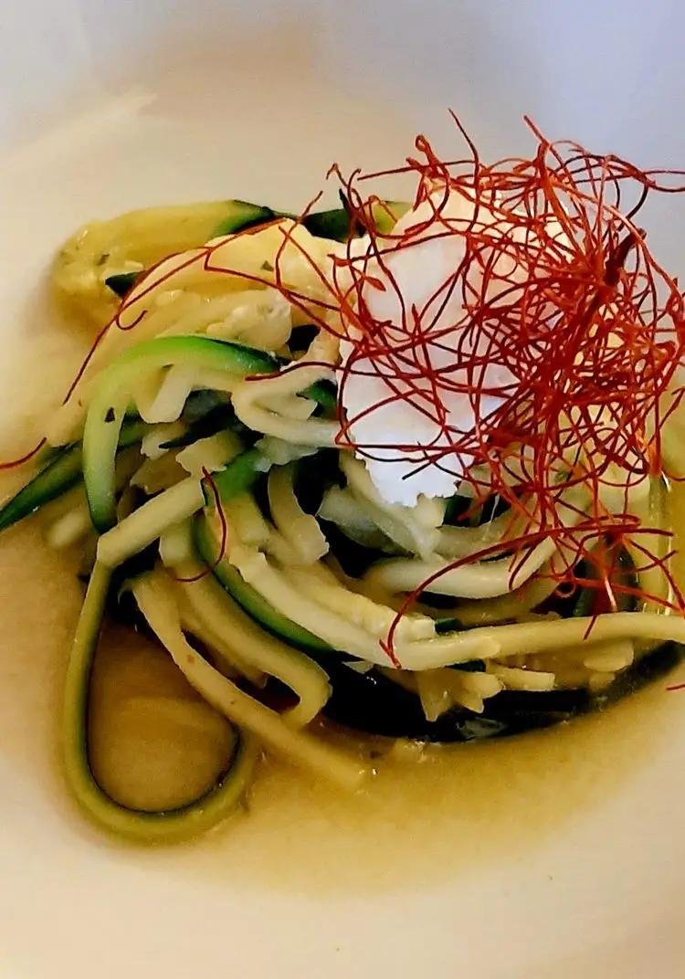 Ricetta Zoodles acciuga, aglio e peperoncino  di altropiatto