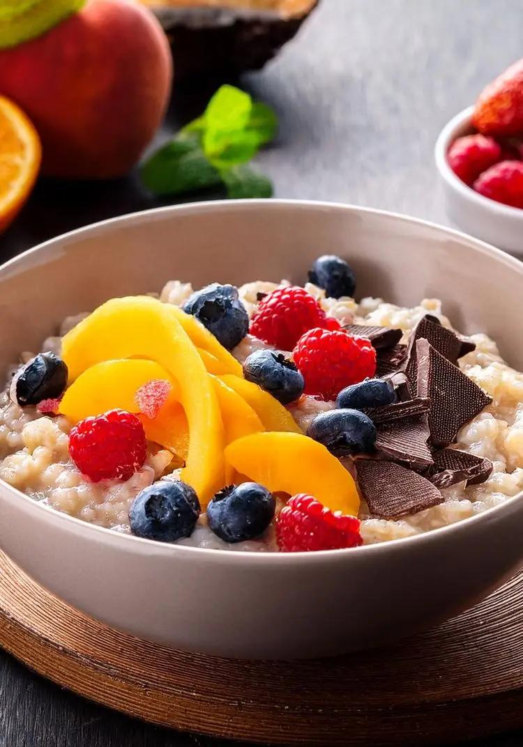 Ricetta Porridge con frutta fresca e cioccolato fondente di matteo_capone