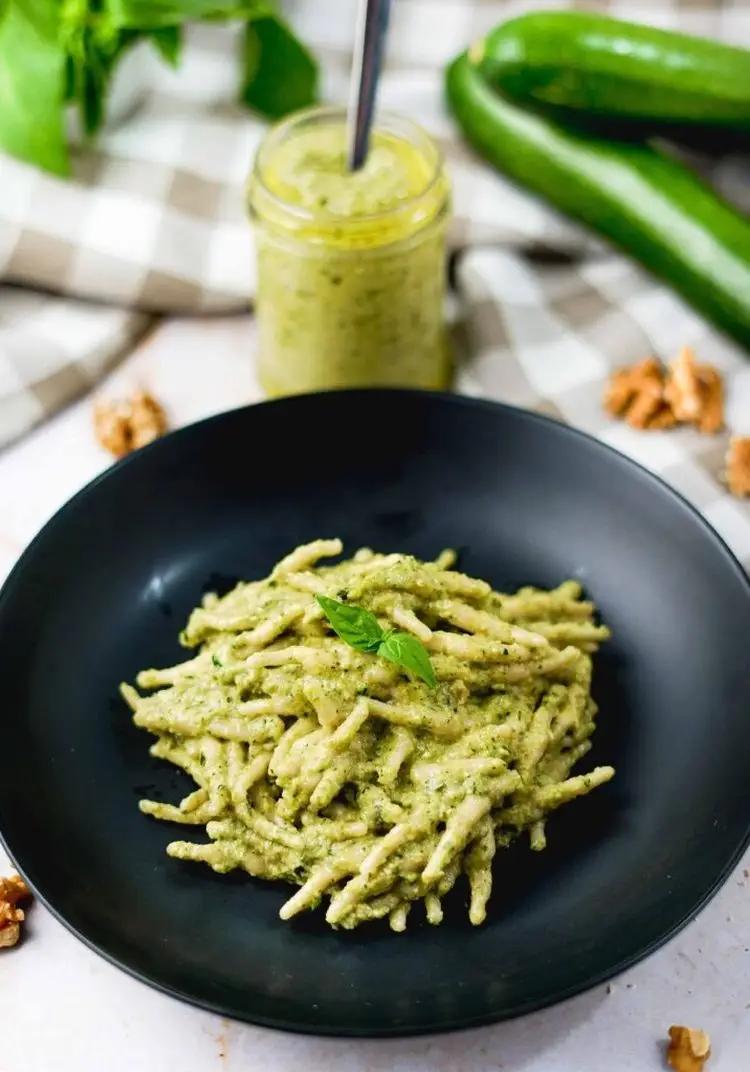 Ricetta Trofie con pesto di zucchine e noci di Manufoodwriter