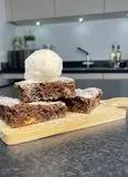 Immagine del passaggio 7 della ricetta Brownies al cioccolato, noci e gelato alla Vaniglia