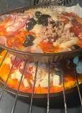 Immagine del passaggio 10 della ricetta Super pizza 🍕🍕🍕🍕con cipolla salame tonno olive nere gorgonzola 🍕🍕🍕