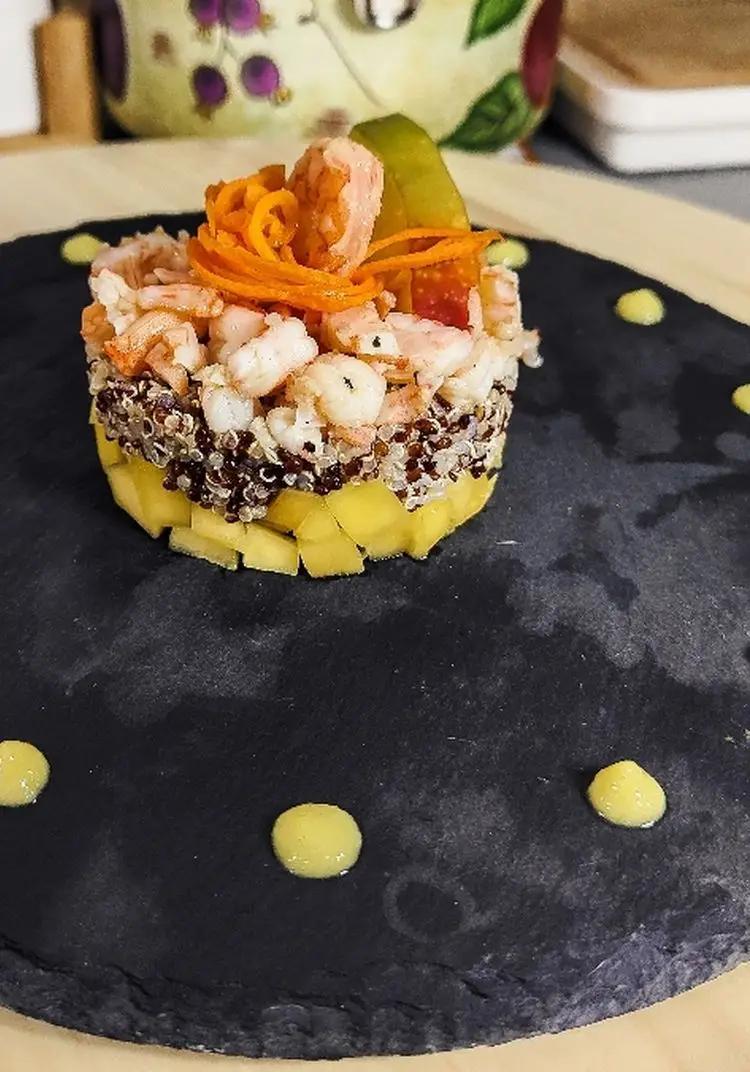 Ricetta Quinoa tricolore con mango e gamberi flambe' al brandy di roby_tek_foodblog