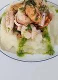 Immagine del passaggio 1 della ricetta #strombolicchio di patate con insalata di mare#