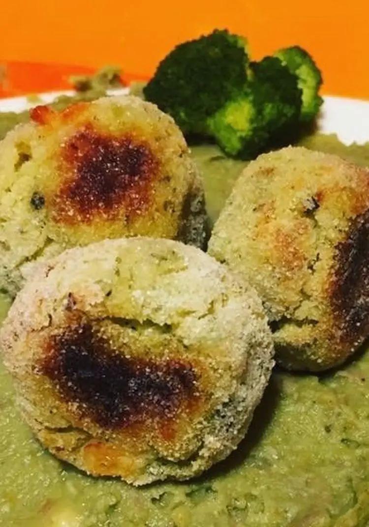 Ricetta Polpette di broccoli su letto di pure di fave di CucinareLIGHTconAnna