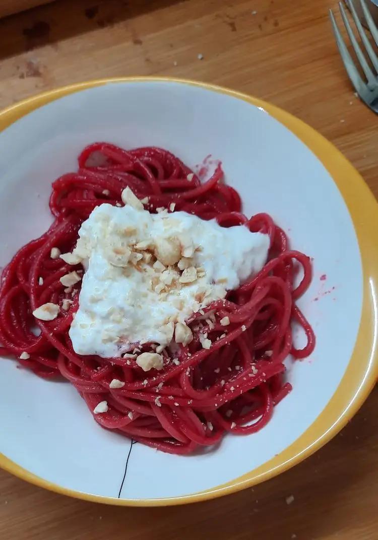 Ricetta Spaghetti rossi con stracciatella e nocciole di ilaritaincucina