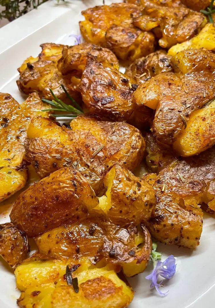 Ricetta Patate schiacciate alla paprika 😋 di midivertoacucinare