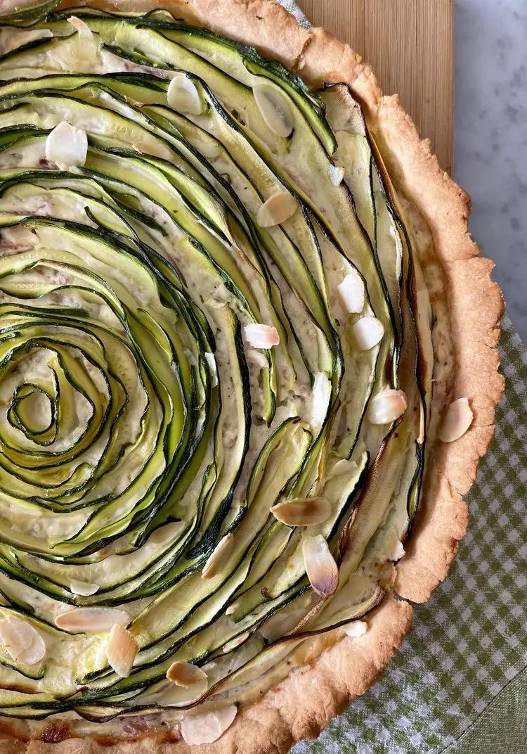 Ricetta Crostata al parmigiano con zucchine, ricotta e speck di midivertoacucinare