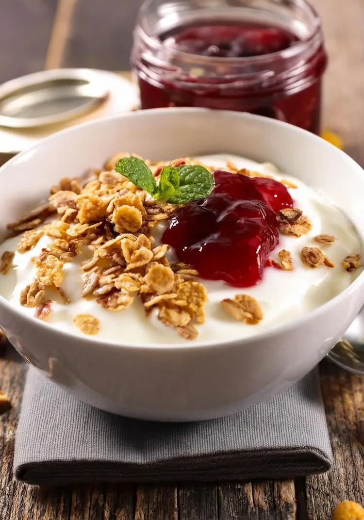 Ricetta Yogurt, cereali e marmellata di francesca_mangone