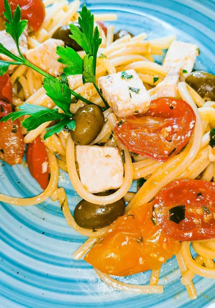 Ricetta Spaghetti con pesce spada e olive taggiasche di cucinafocus