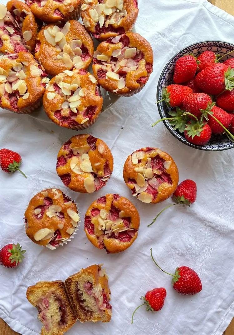 Ricetta Muffin alle fragole con ripieno di marmellata di spadellamus