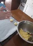 Immagine del passaggio 6 della ricetta Mini tortine di ricotta e zafferano, senza glutine.
