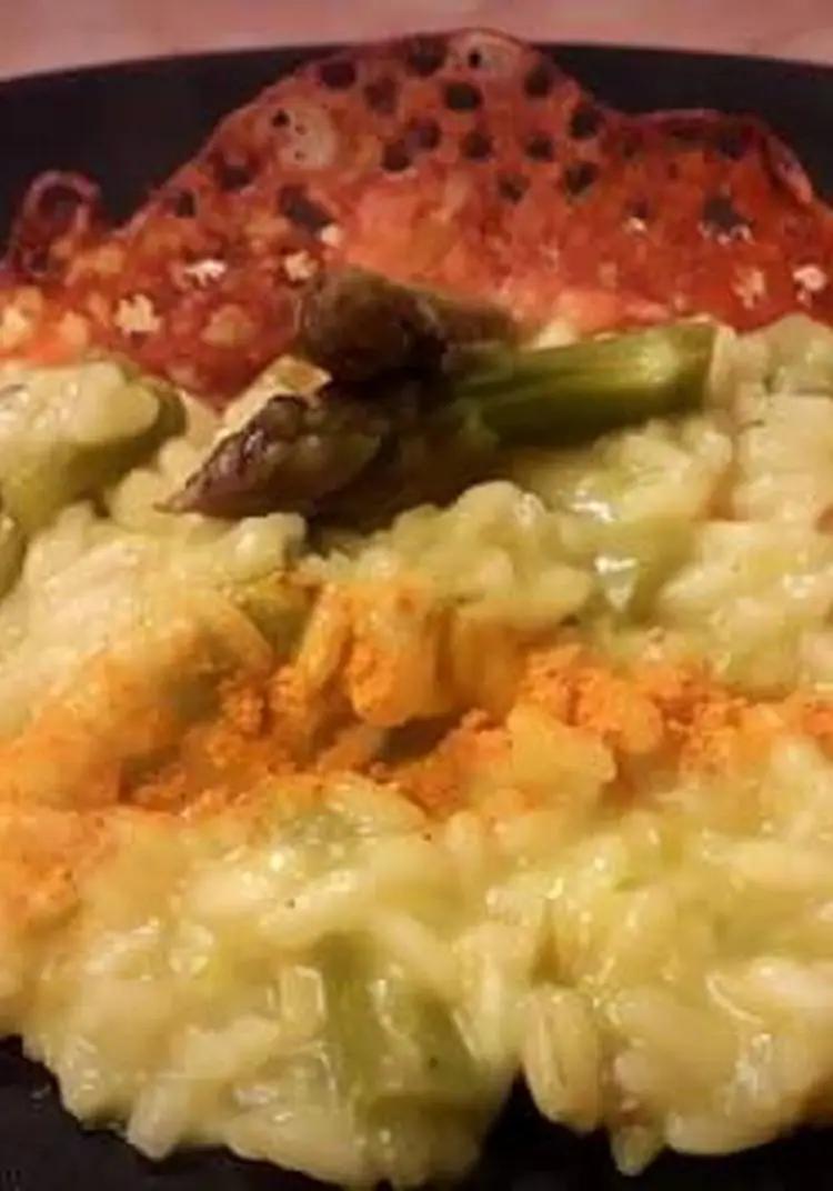 Ricetta Risotto agli asparagi con curcuma, pecorino & corallo di cialda al pomodoro di sara069
