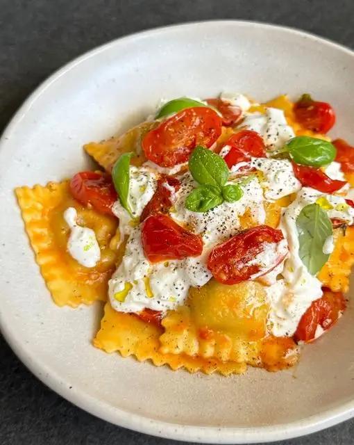 Ricetta Ravioli agli asparagi Fini con pomodorini, burrata e basilico fresco di giorgiasbakery