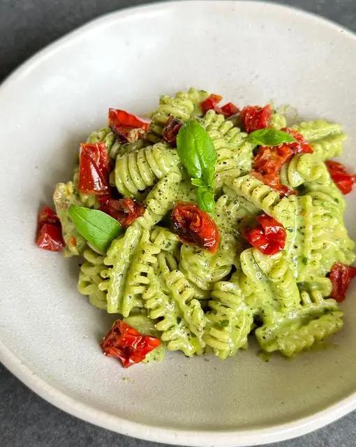 Ricetta Radiatori Pasta Garofalo con crema di robiola al basilico e pomodorini secchi di giorgiasbakery