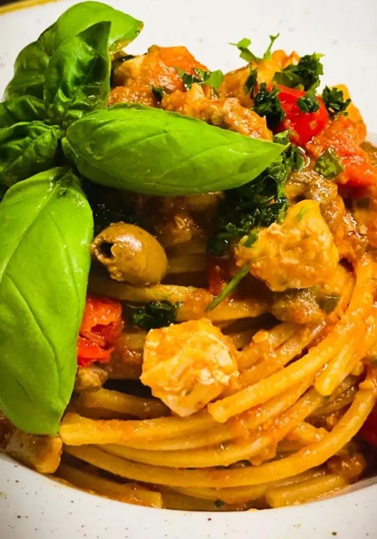 Ricetta SPAGHETTI CON RAGÙ DI SPADA 🐟🍝 di chiara_healthytales