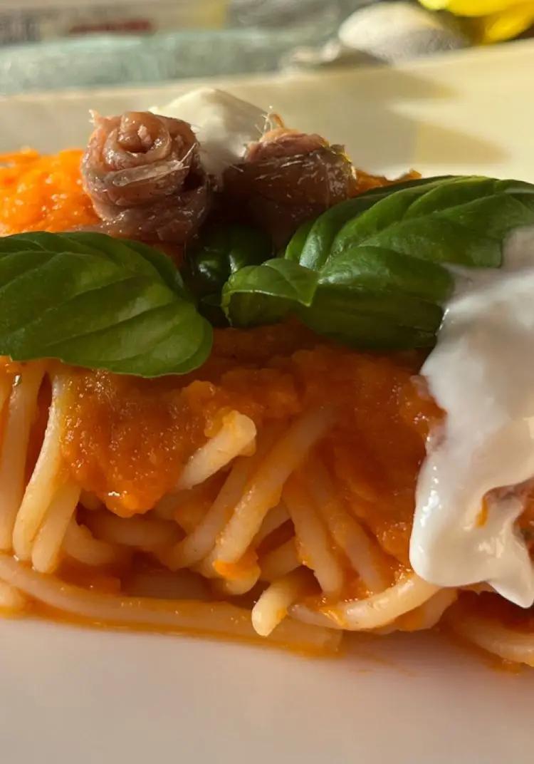 Ricetta Spaghetti al pomodoro fresco con acciughe e stracciatella di lia.e.chia